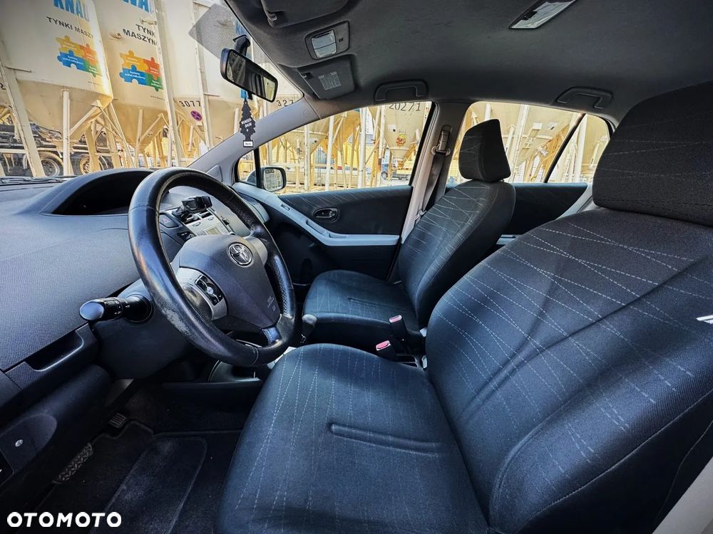 Toyota Yaris - 13