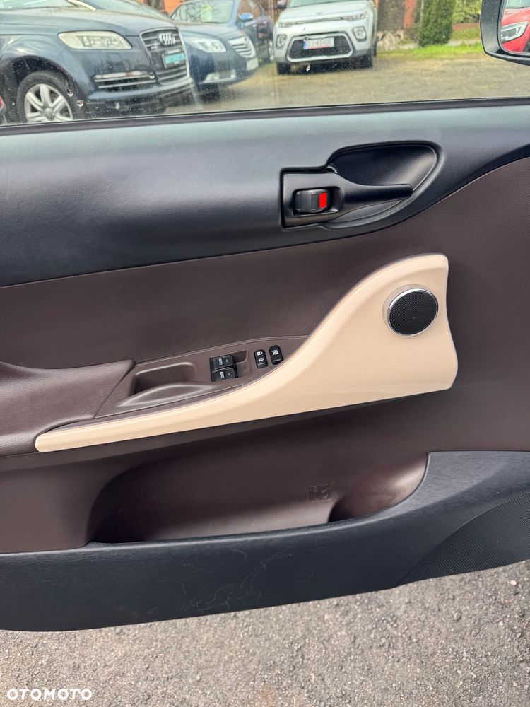 Toyota iQ 1.0 Multidrive + - 10