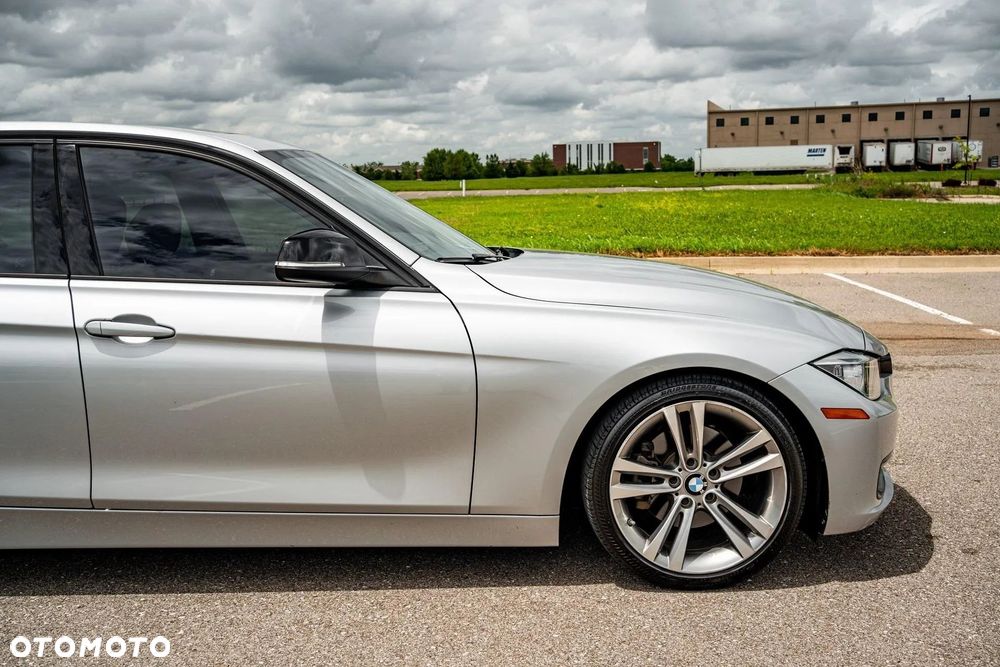 BMW Seria 3 330i Sport Line Shadow - 14