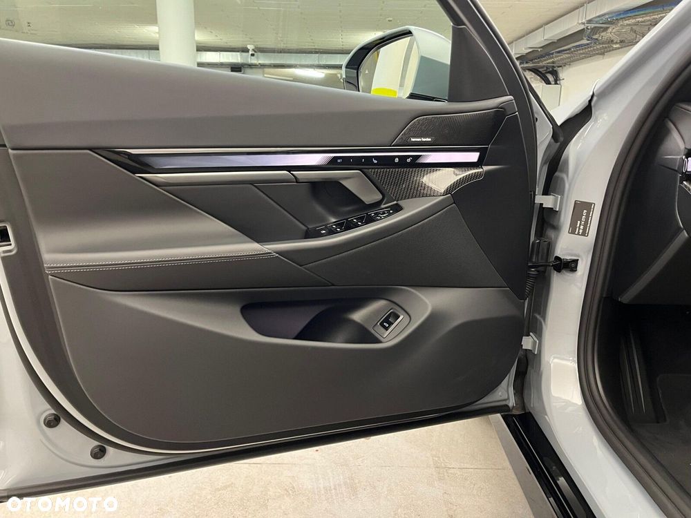 BMW Seria 5 520d xDrive mHEV M Sport - 17