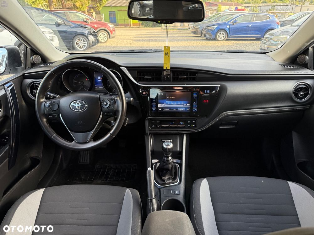 Toyota Auris 1.6 D-4D Executive - 25