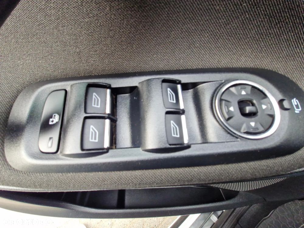 Ford S-Max 2.0 TDCi DPF Titanium - 28