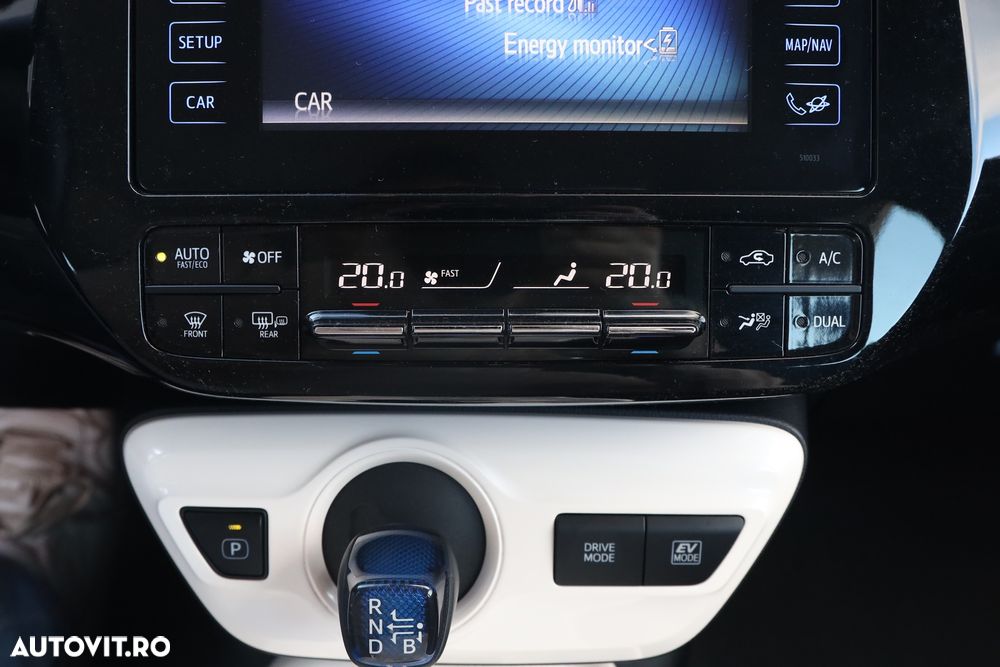 Toyota Prius 1.8 Dual VVT-i Sol - 30