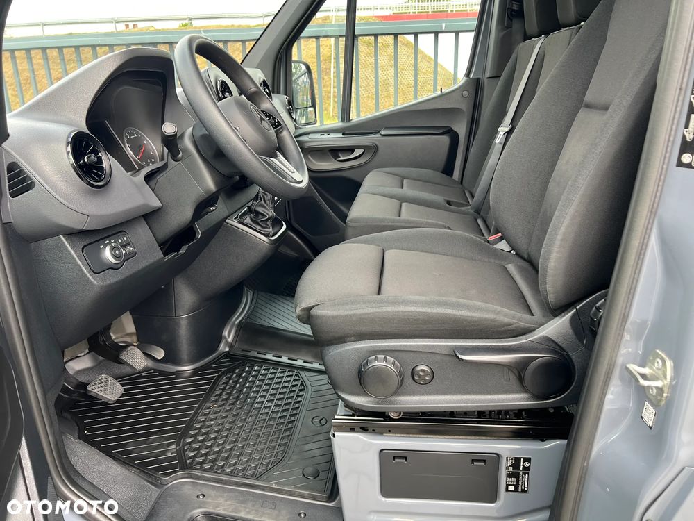 Mercedes-Benz Sprinter - 9