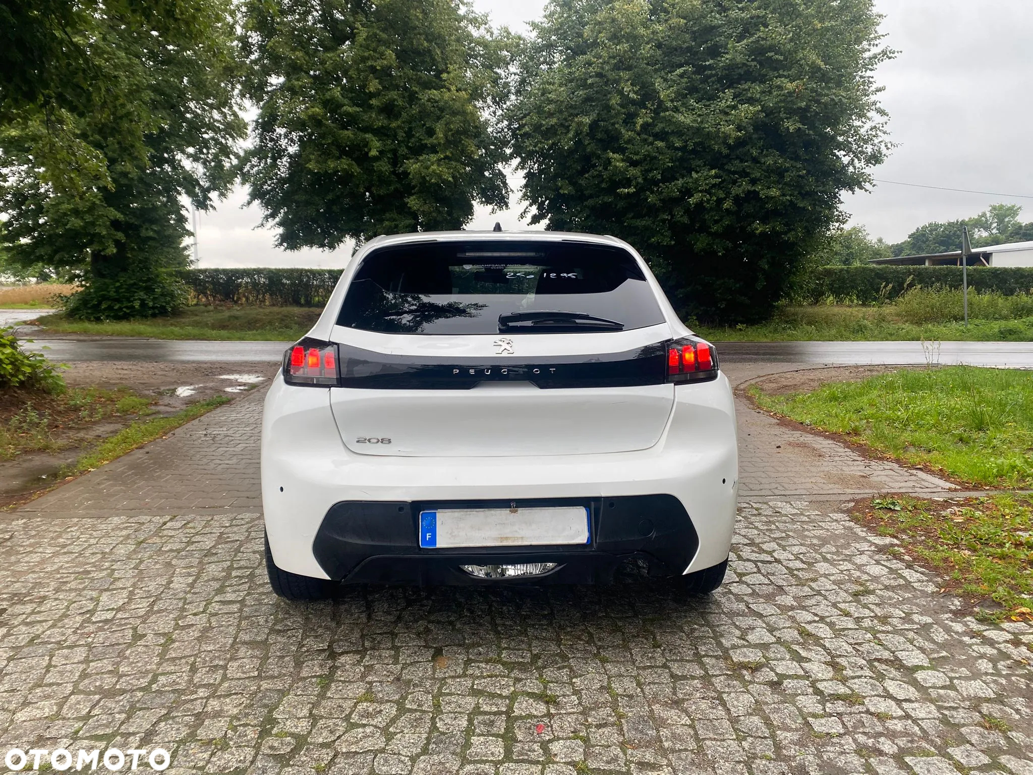 Peugeot 208 1.2 PureTech Active S&S EAT8 - 10