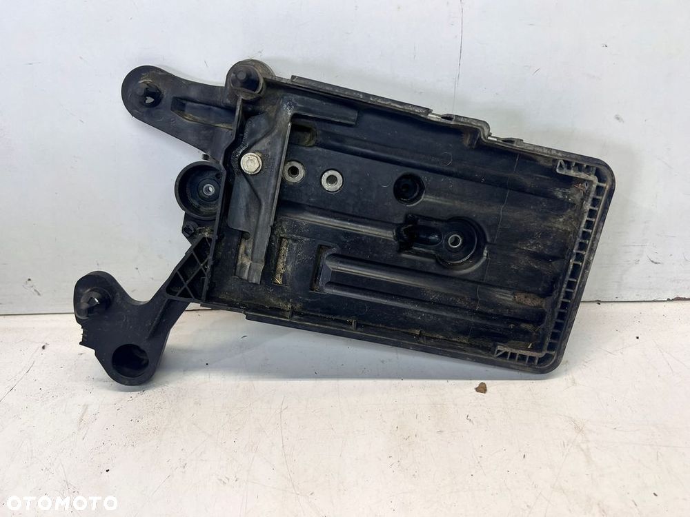 PODSTAWA AKUMULATORA AUDI VW SEAT SKODA 5Q0915321G - 1