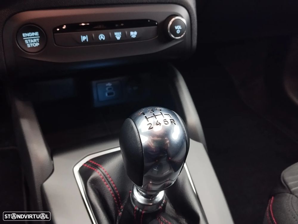 Ford Focus 1.0 EcoBoost MHEV ST-Line - 36