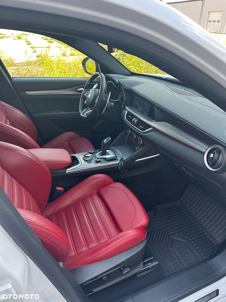 Alfa Romeo Stelvio 2.0 Turbo 16V AT8-Q4 Veloce - 14