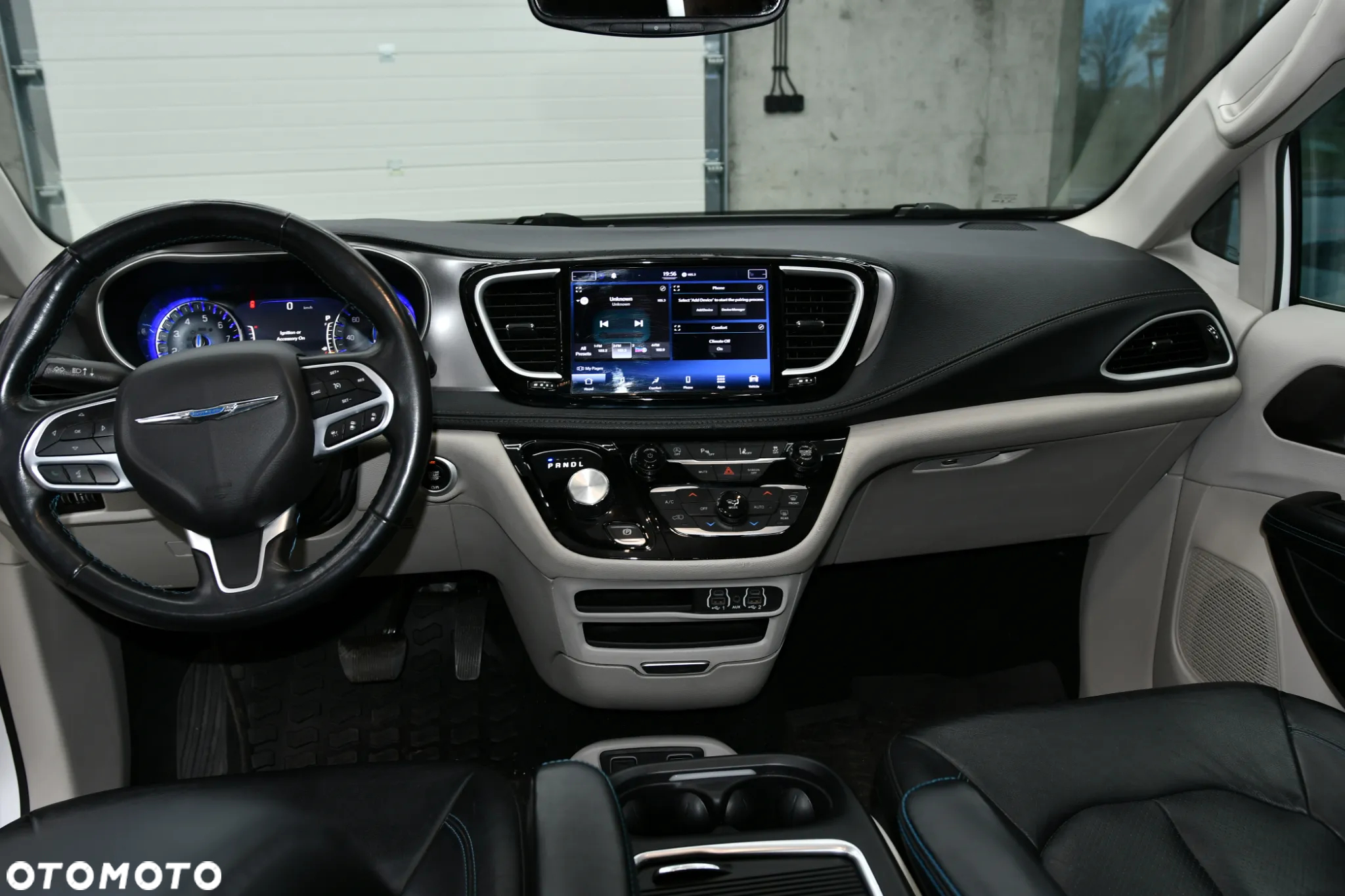 Chrysler Pacifica - 16