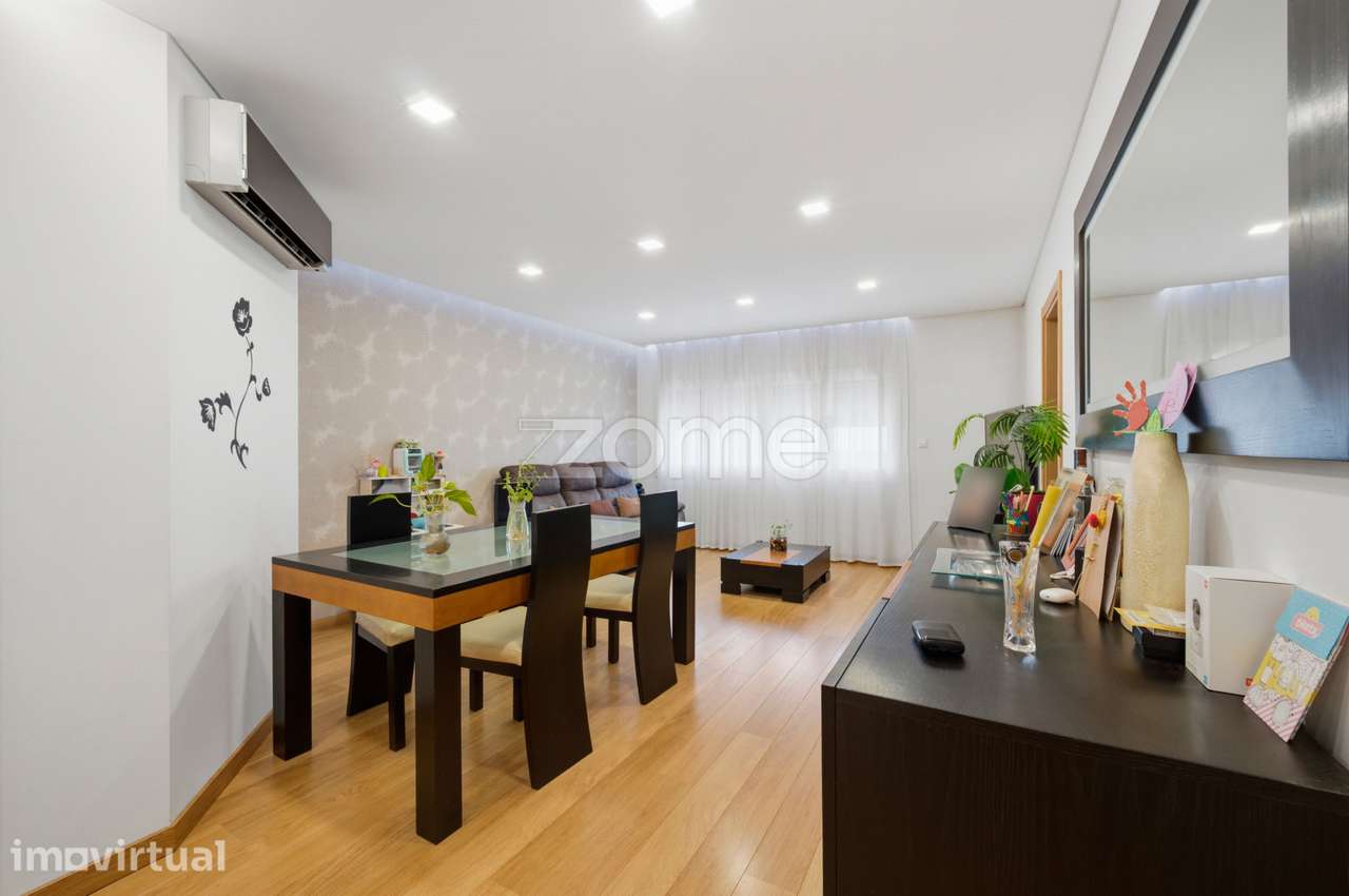 Apartamento T2 com box na Urbanização do Jardim da Amoreira - Grande imagem: 2/36