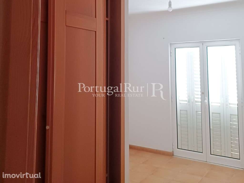 Moradia a estrear, com Loja, a 10 minutos das Praias - Grande imagem: 5/15