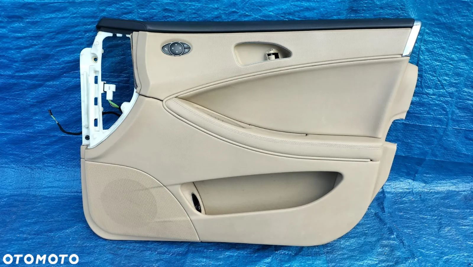 BOCZEK TAPICERKA DRZWI PRAWY PRZÓD BEŻOWY PODŁOKIETNIK ZAŚLEPKA A2197207870 A2197202048 A2197270628 MERCEDES CLS W219 C219 - 1