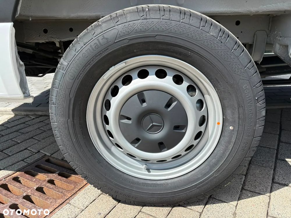Mercedes-Benz Sprinter - 14