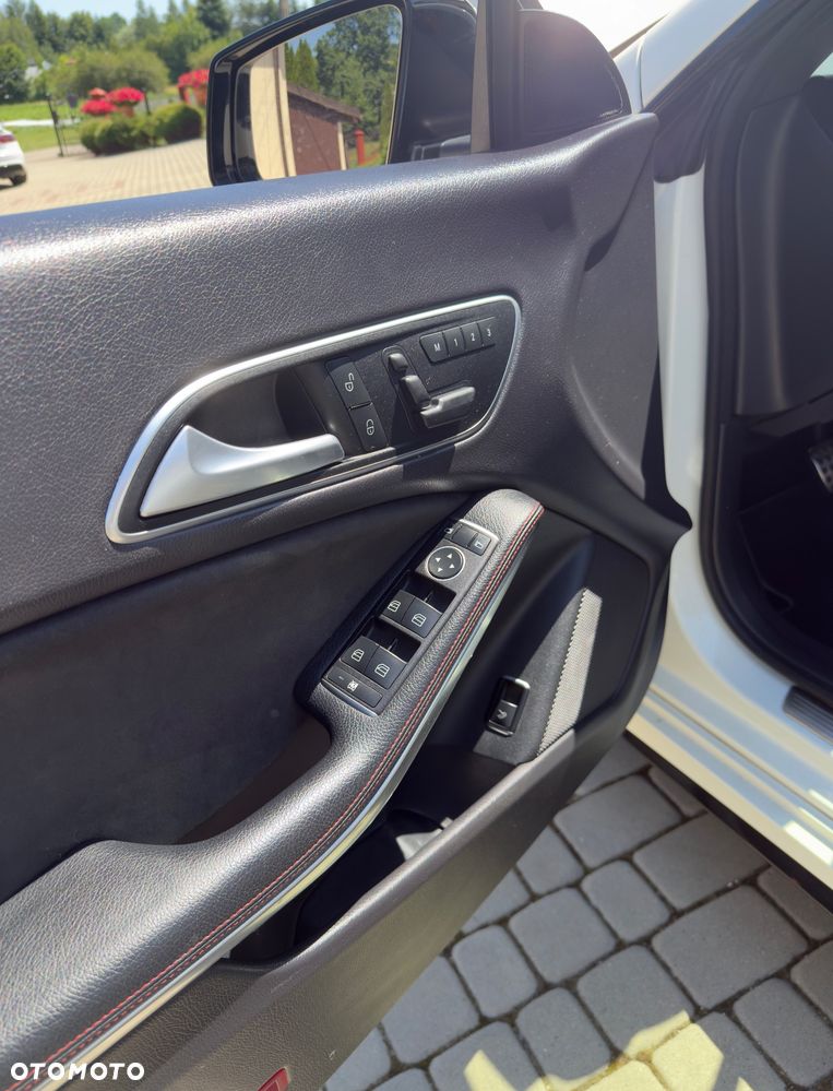 Mercedes-Benz CLA 250 4-Matic Sport - 22