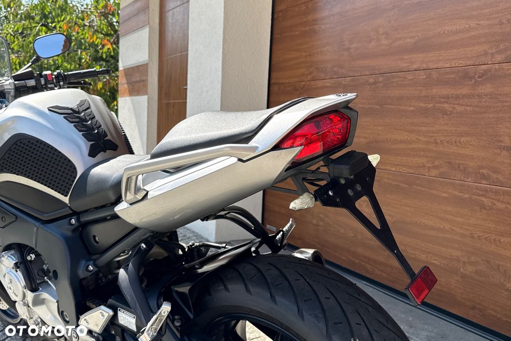 Yamaha FZ - 27