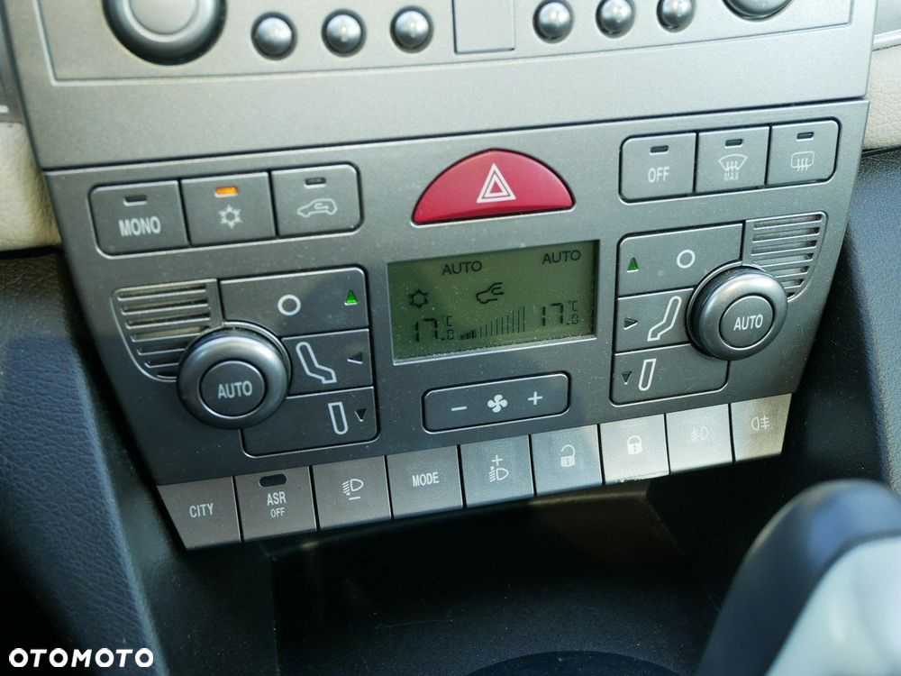 Lancia Ypsilon Y 1.4 16v Automatik Platino - 19