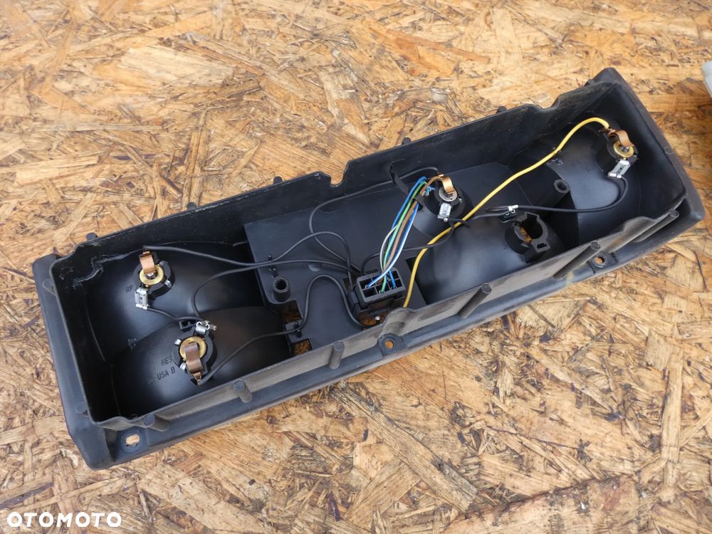 BMW E24 LAMPA PRAWY TYŁ KOMPLETNA - 10