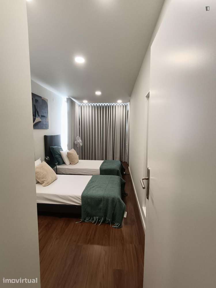 Apartamento com 3 quartos - localizado em Santo Ildefonso Porto - Grande imagem: 2/17