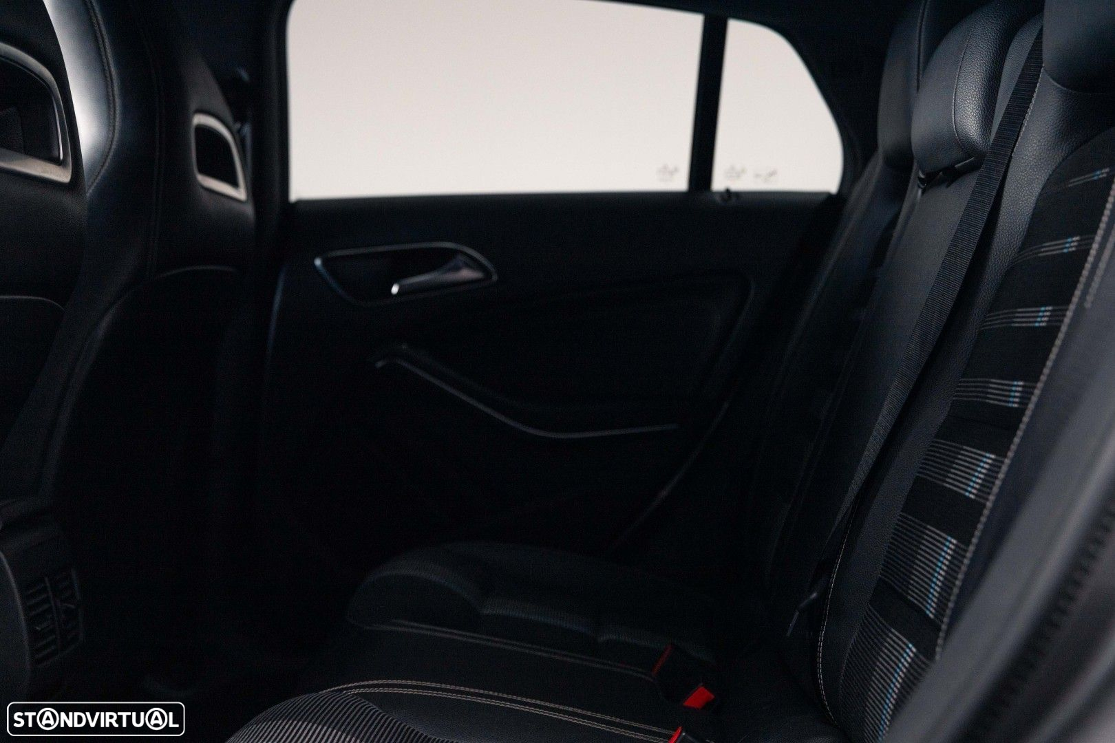 Mercedes-Benz CLA 180 d Shooting Brake Urban - 43