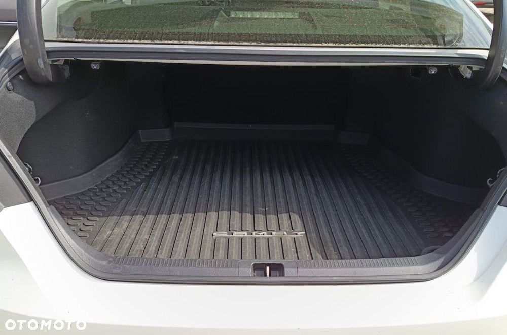 Toyota Camry 2.5 Hybrid Comfort CVT - 14