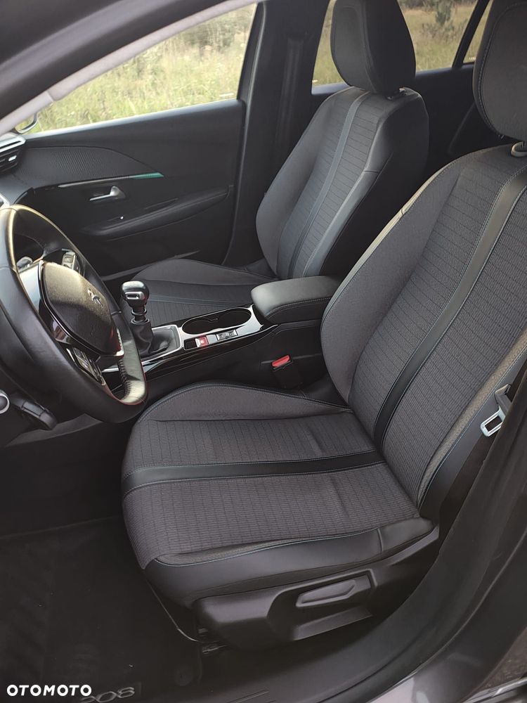Peugeot 208 - 5