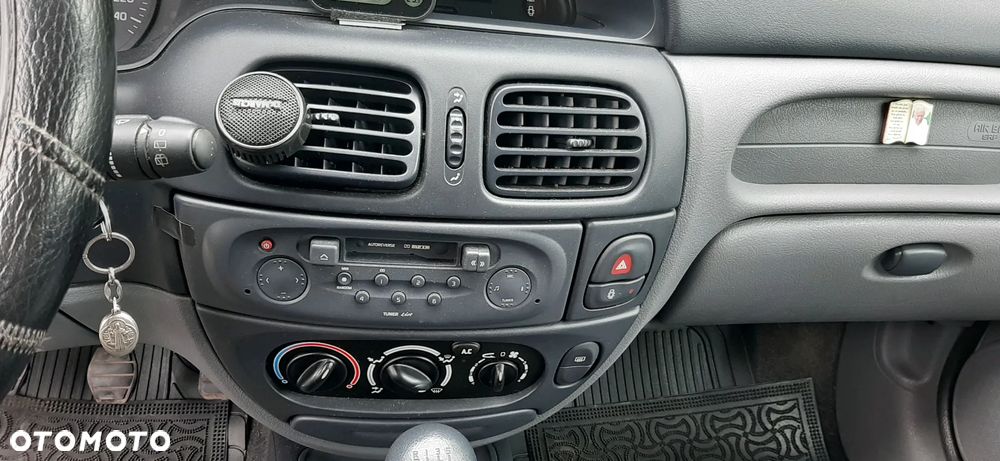 Renault Megane 1.4 RL Eco - 10