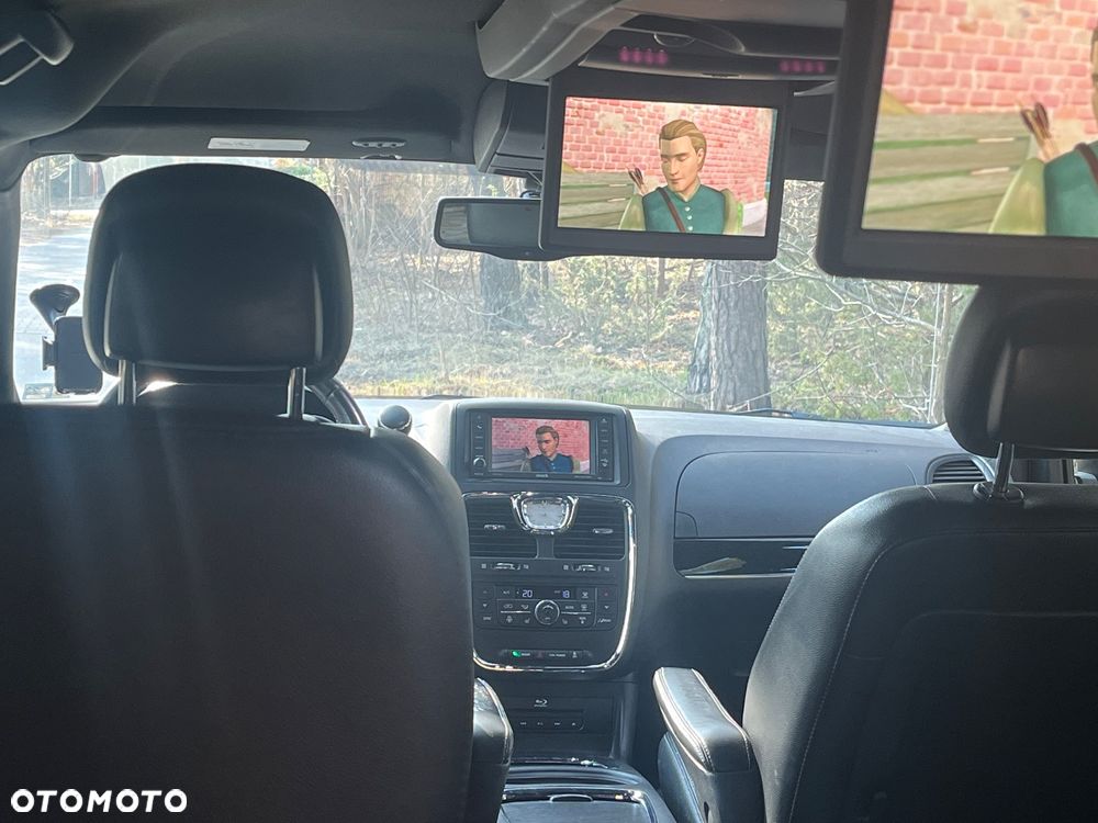 Chrysler Town & Country - 5