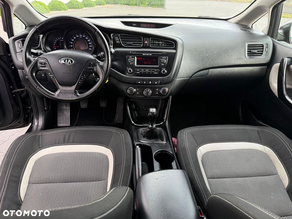 Kia Ceed 1.6 GDI Dream Team Edition - 9