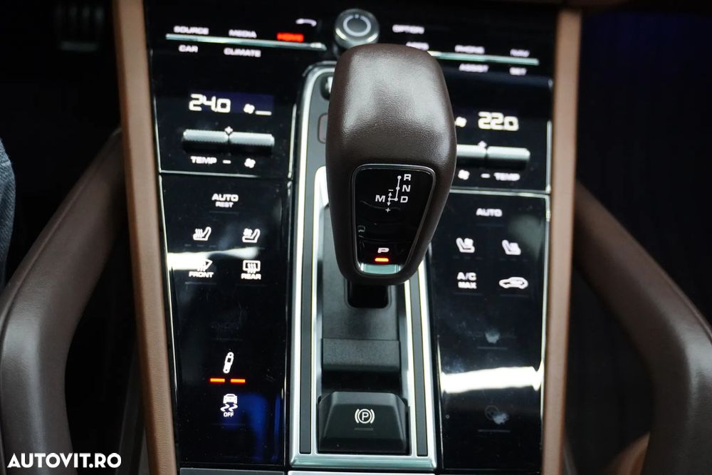 Porsche Cayenne Coupe GTS Tiptronic S - 27