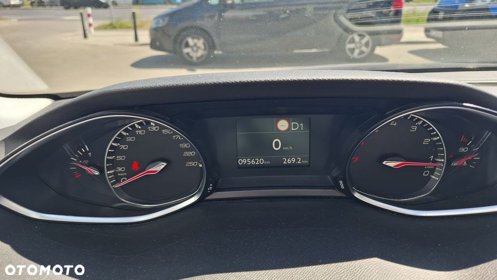 Peugeot 308 1.2 PureTech GPF Allure S&S EAT8 - 7