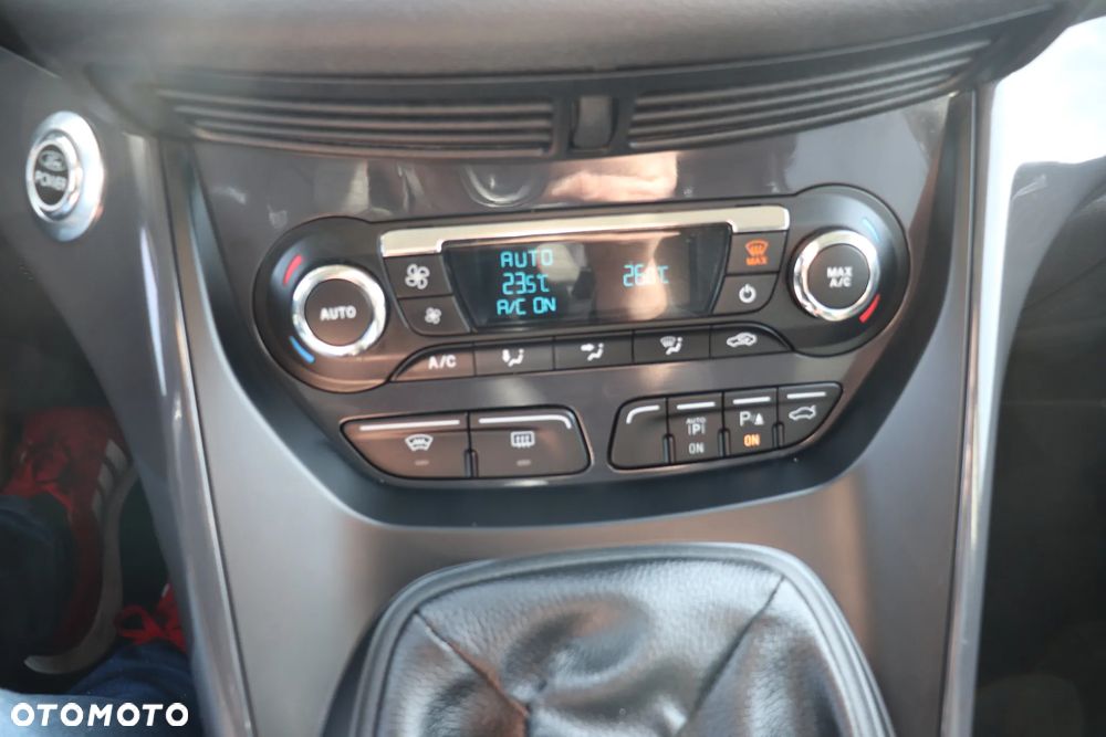 Ford Kuga 2.0 TDCi 4x4 Titanium - 32