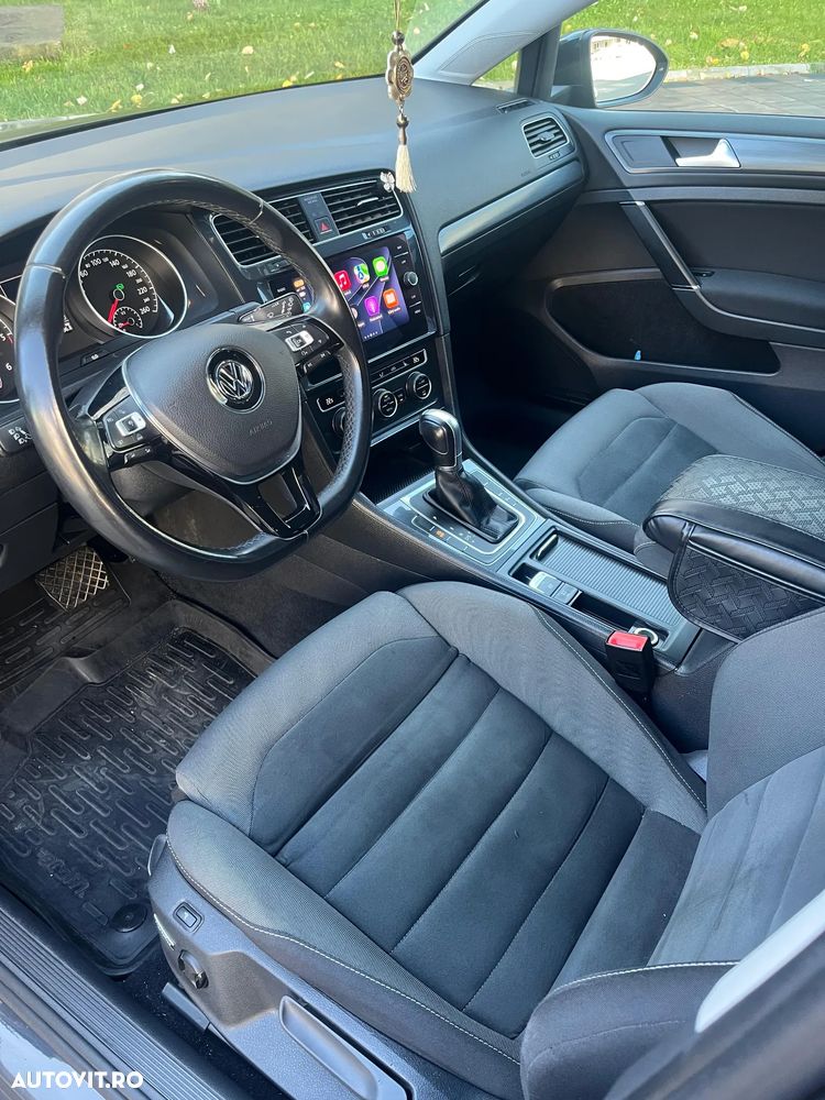 Volkswagen Golf - 8