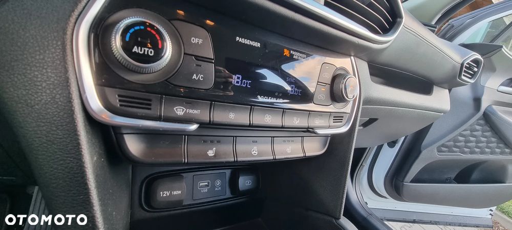 Hyundai Santa Fe 2.4 GDI 4WD SEVEN Premium - 17