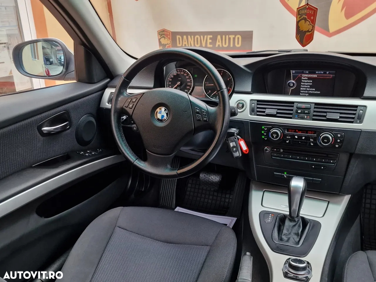 BMW Seria 3 318d DPF Touring Aut. - 18