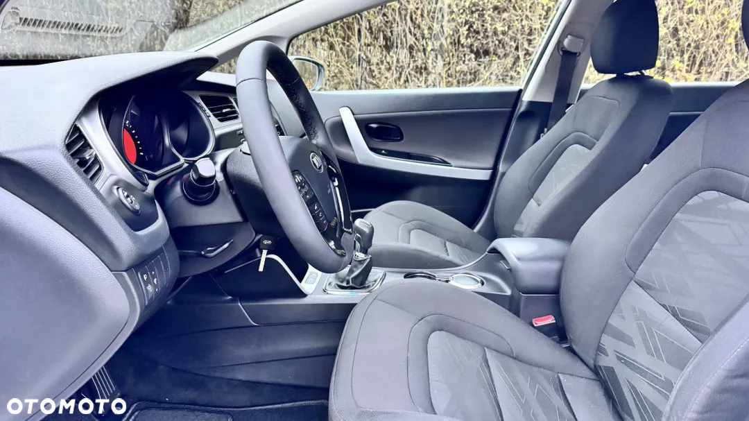 Kia Ceed 1.4 CVVT SW Dream-Team Edition - 18