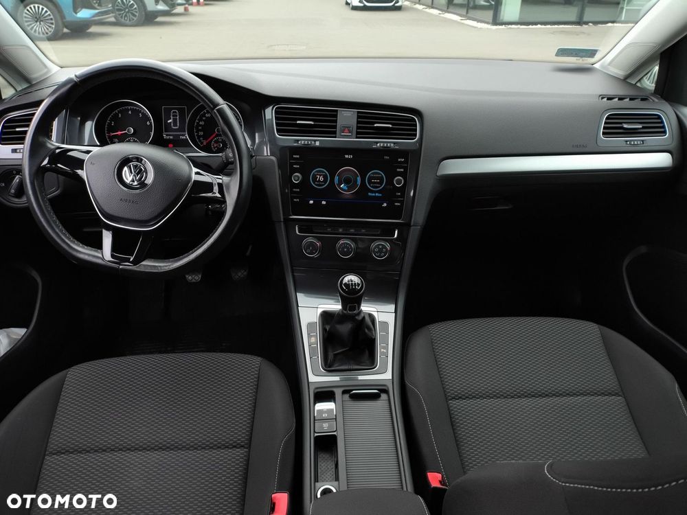 Volkswagen Golf - 24