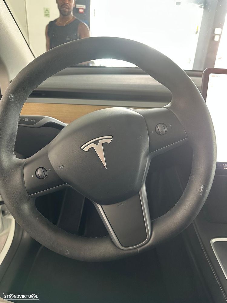 Tesla Model Y Long Range Dual Motor AWD - 13