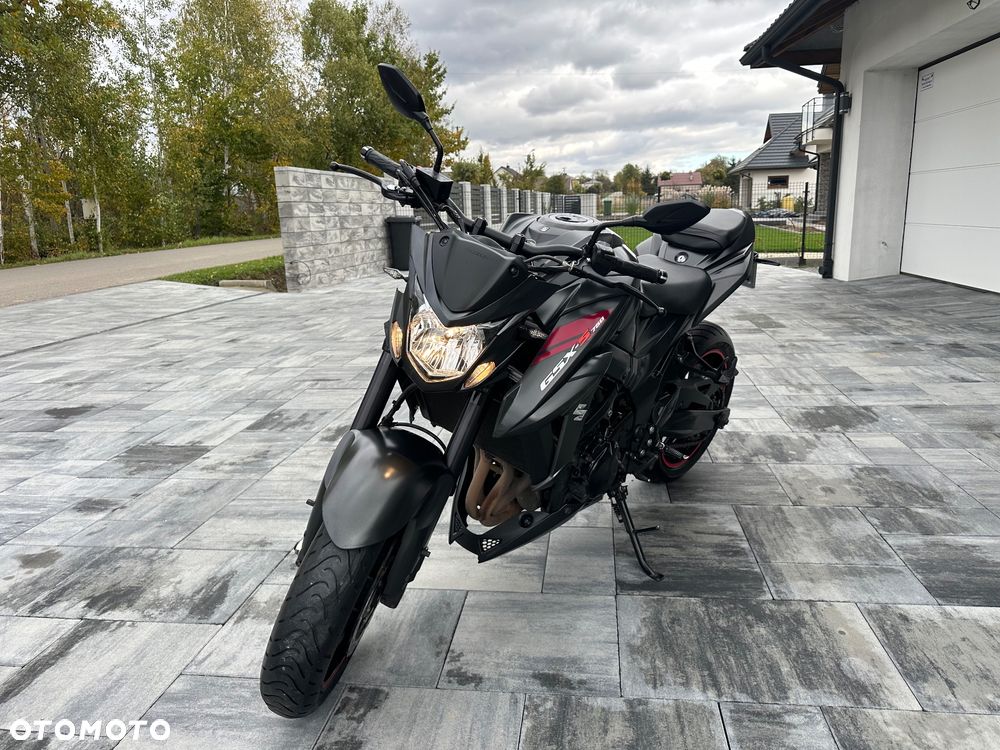 Suzuki GSX - 15