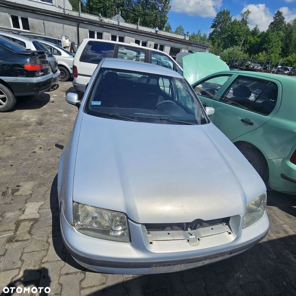 Maska / klapa silnika / VOLKSWAGEN BORA (1999r) (kod lak: LB7Z) - 1