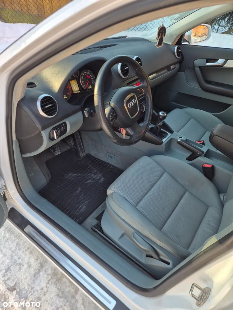 Audi A3 Sportback 2.0 TDI DPF quattro Ambiente - 7
