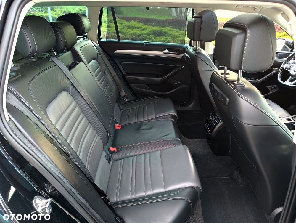 Volkswagen Passat Variant 2.0 TDI SCR DSG 4Motion Business - 19