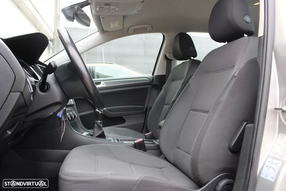 VW Golf 1.6 TDI Confortline - 17