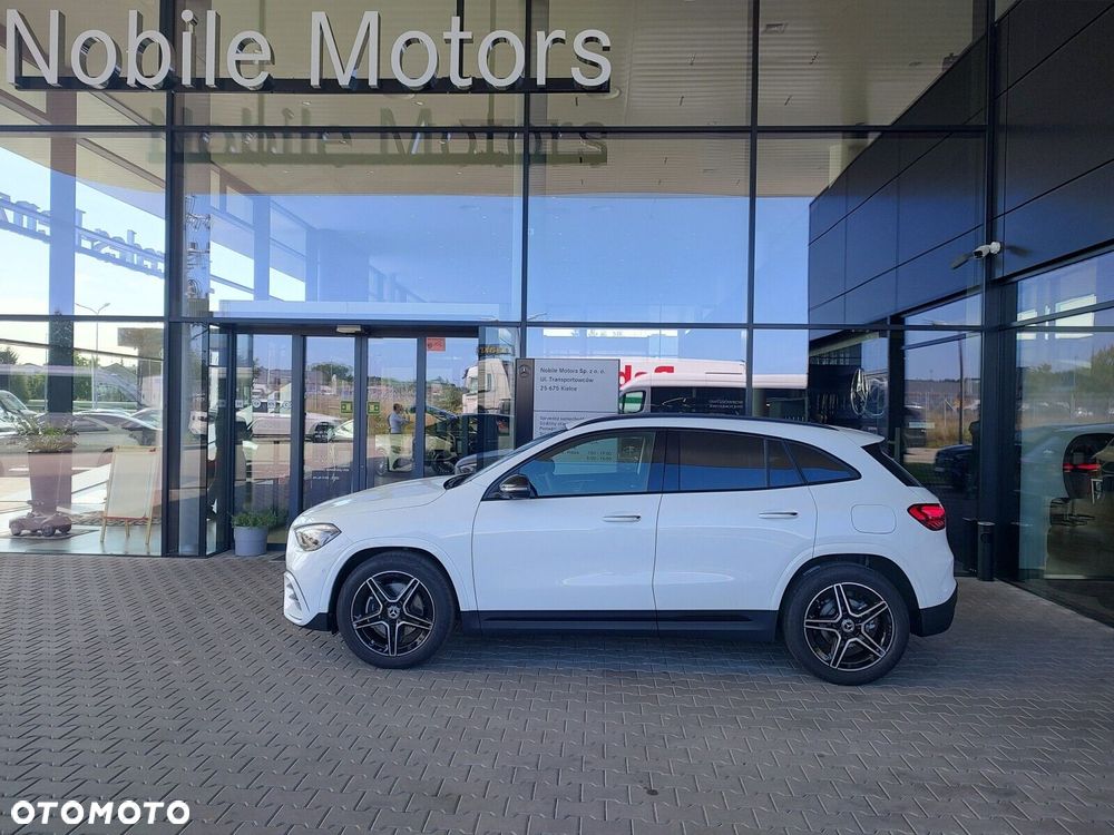 Mercedes-Benz GLA - 8