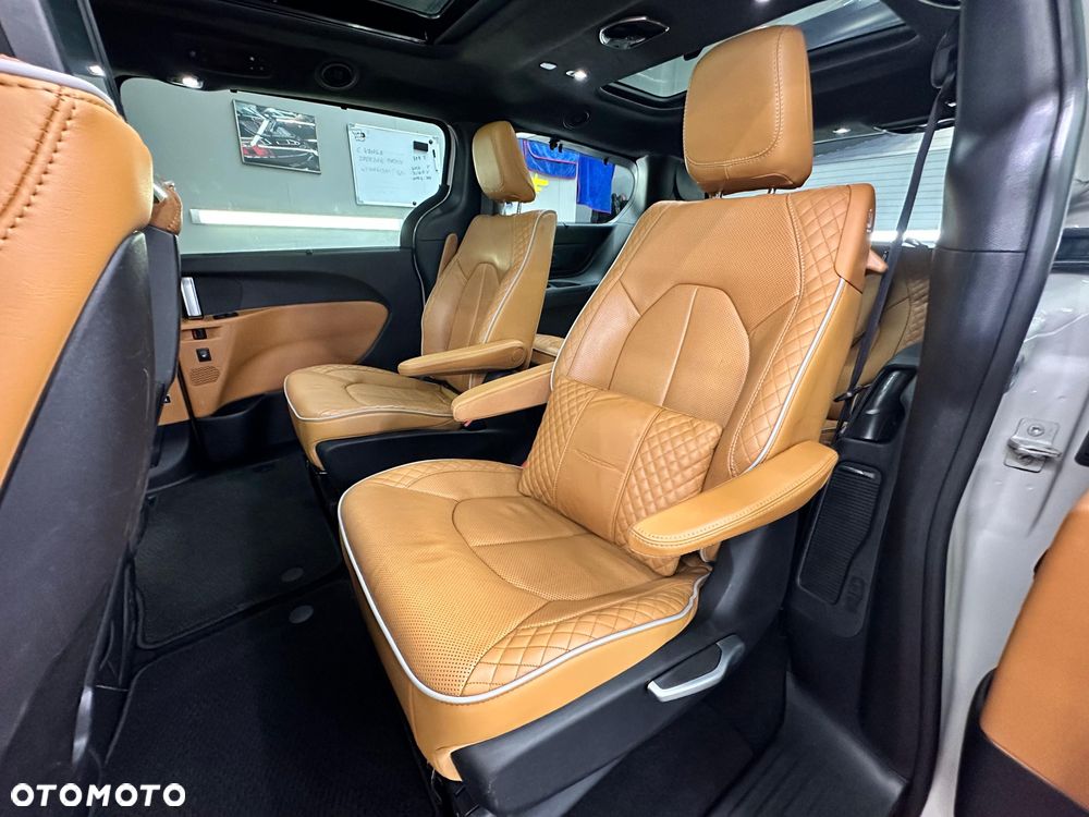 Chrysler Pacifica - 16