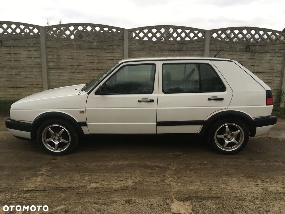 Volkswagen Golf - 6
