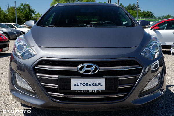 Hyundai i30 blue Kombi 1.6 CRDi Passion