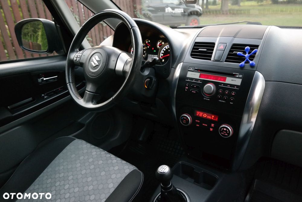 Suzuki SX4 1.6 Comfort Plus 4WD - 11