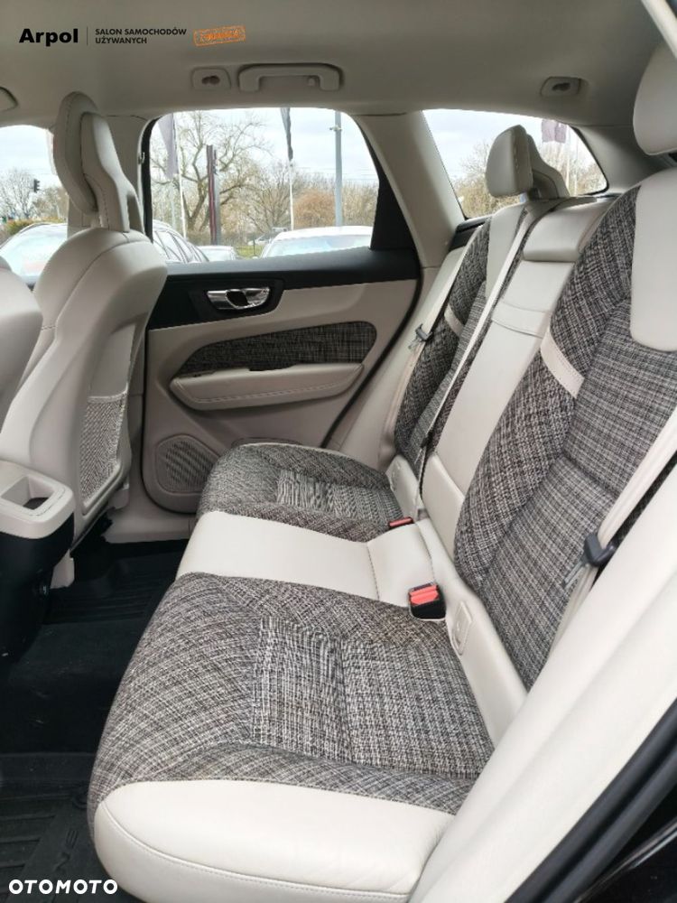Volvo XC 60 T5 AWD Momentum - 26
