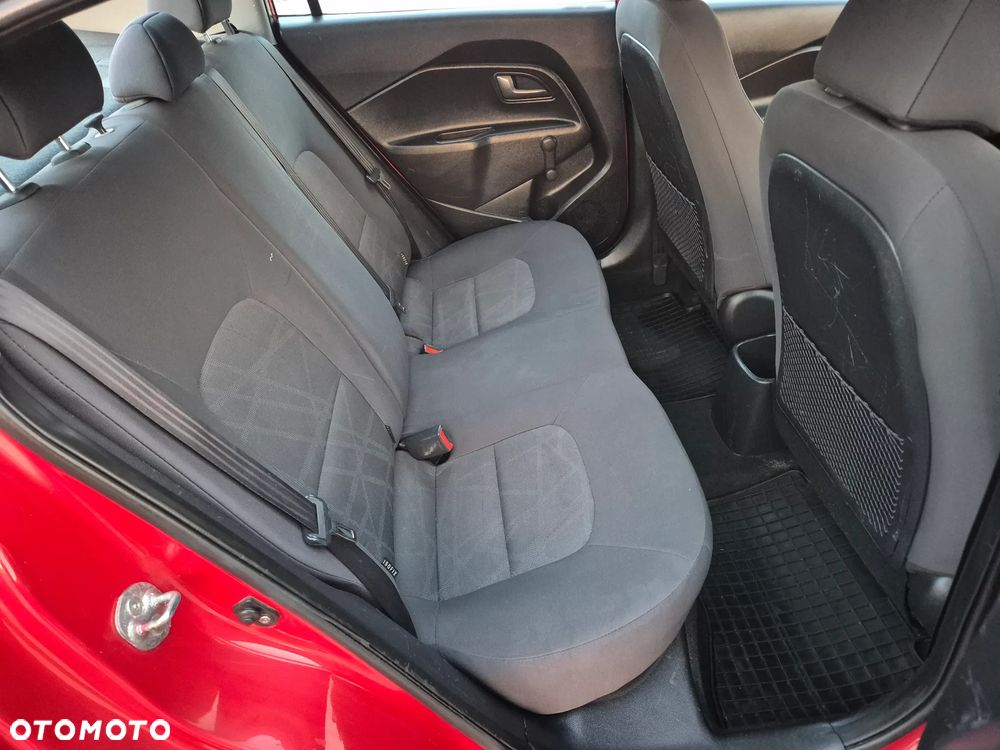 Kia Rio 1.2 M - 10
