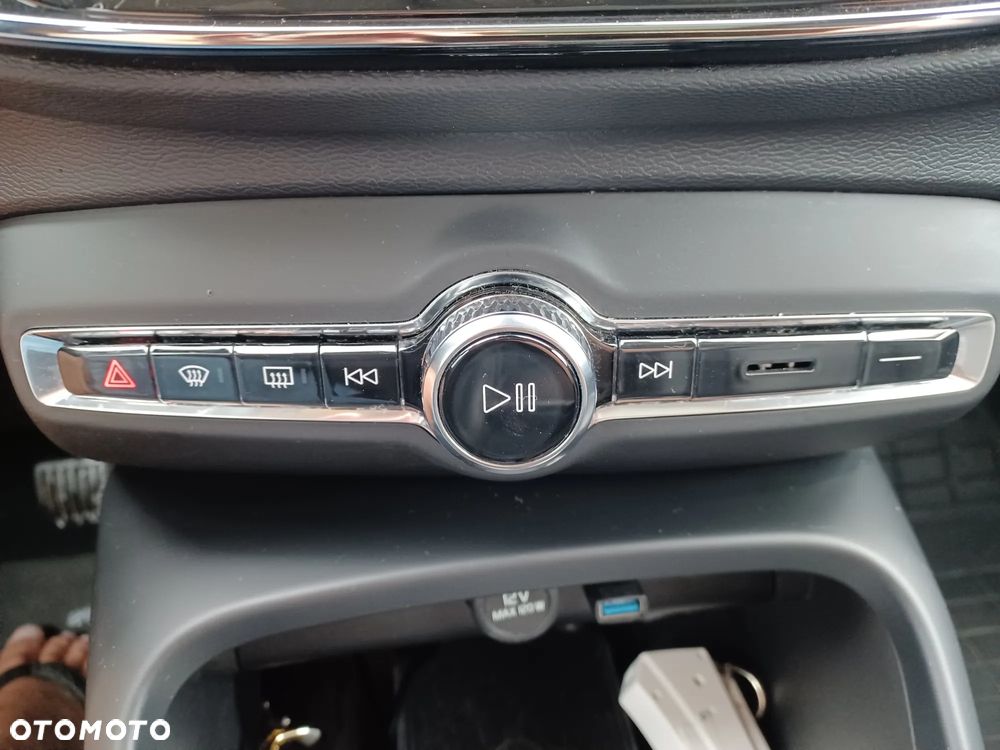 Volvo XC 40 B5 AWD Ultimate Dark - 13